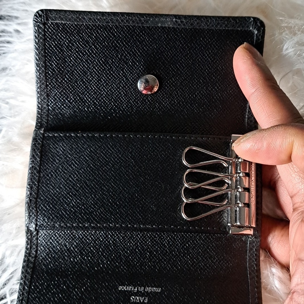 Louis Vuitton Taiga 4 Key Holder EUC - Picture 6 of 13
